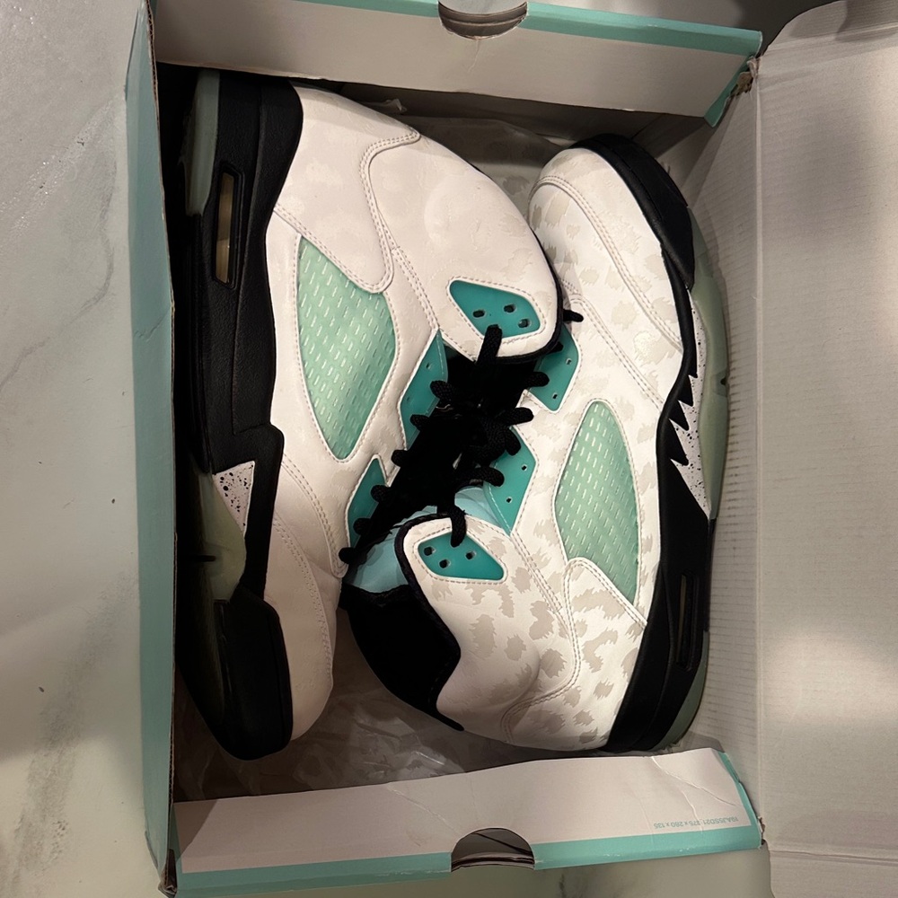 Jordan Athletic Shoes White and Mint